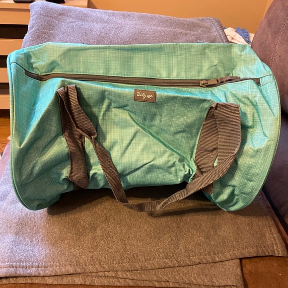 Thirty-One Jr. Rec Duffle in Retired Print Turquoise Cross Pop NWT - Picture 4 of 7